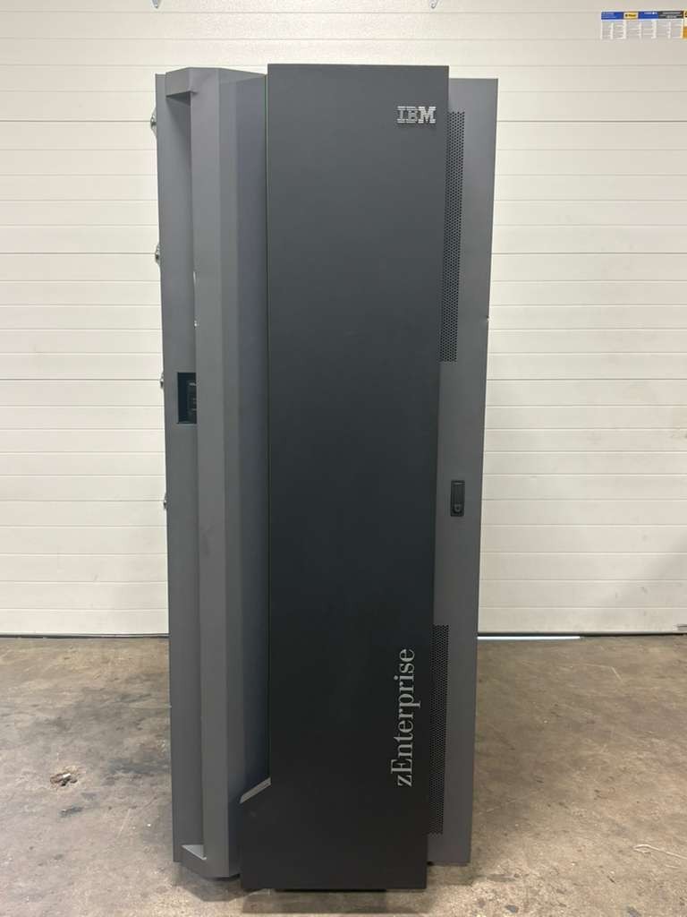 IBM zEnterprise Model 2818-M015, z114 Commercial Mainframe Server Part 46K2704