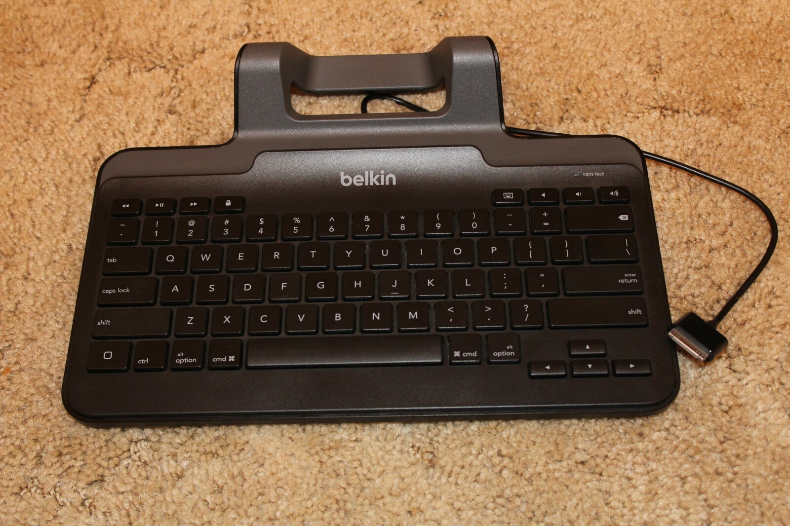Belkin B2B131 Wired Keyboard with Stand for iPad with 30-Pin Connector