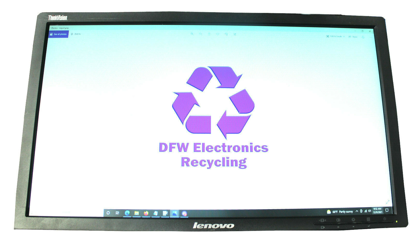 Lot 15 of Lenovo LT2223PWC 1920 x 1080 21"  LCD Flat Panel (Screens only
