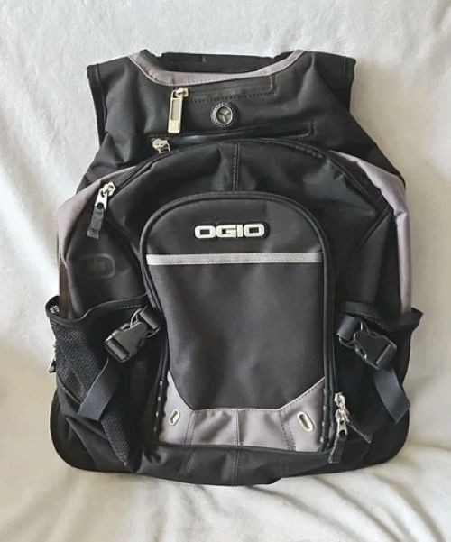 Ogio Street Fugitive Backpack Laptop Tech Computer Travel Bag Black and Gray EUC