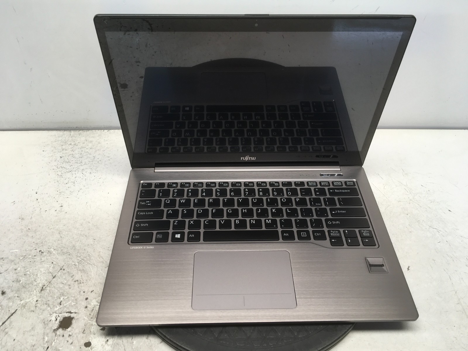 Fujitsu LifeBook U904 Intel i5-4300U 1.9GHz 4 GB NO HDD No Batt