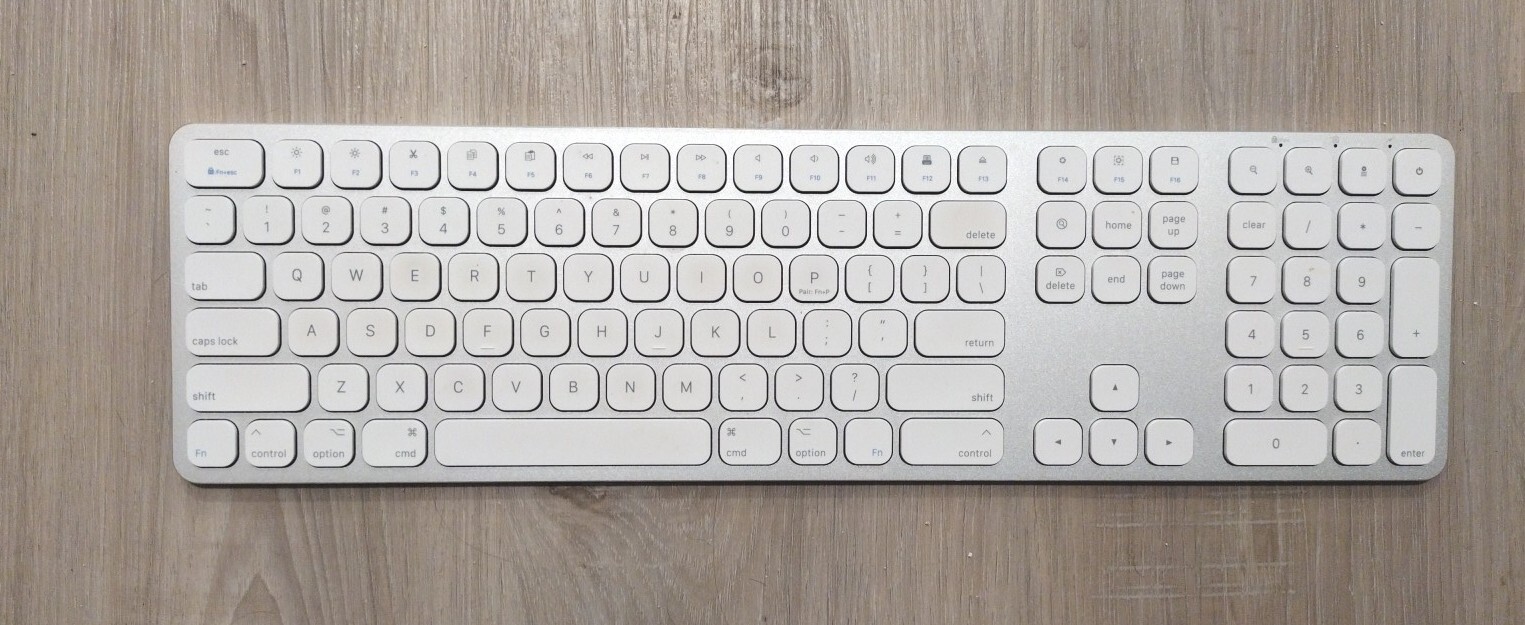 Macally Silver Aluminum Slim Bluetooth Keyboard Light Computer Part Number Keys