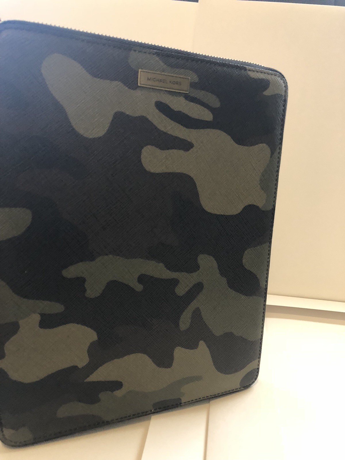 Michael Kors Men's Jet Set Camo Pvc  Leather Apple Zip iPad Case New Green