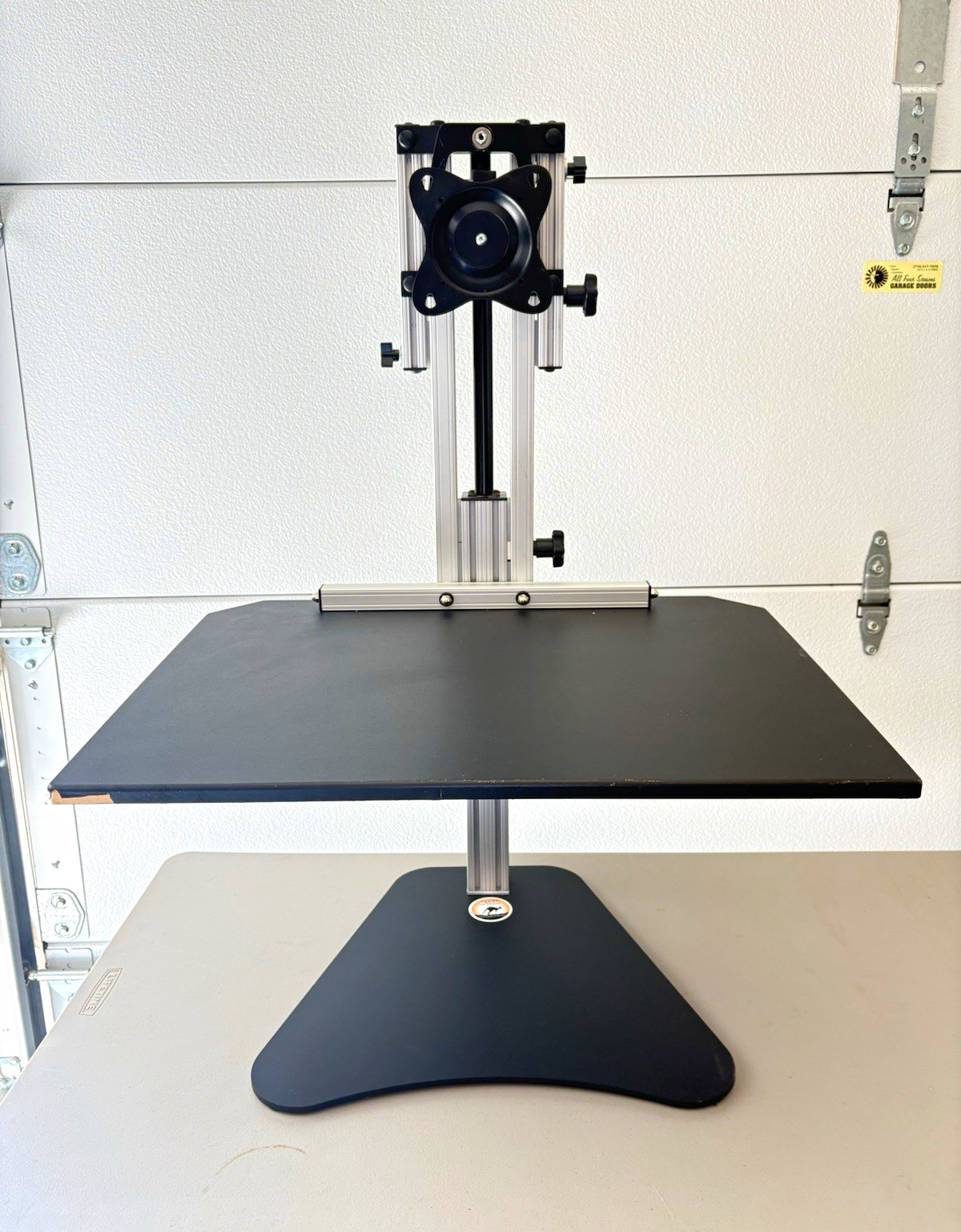 Ergo Desktop The Kangaroo Single Monitor Stand Height Adj Tilt/Rotate VESA