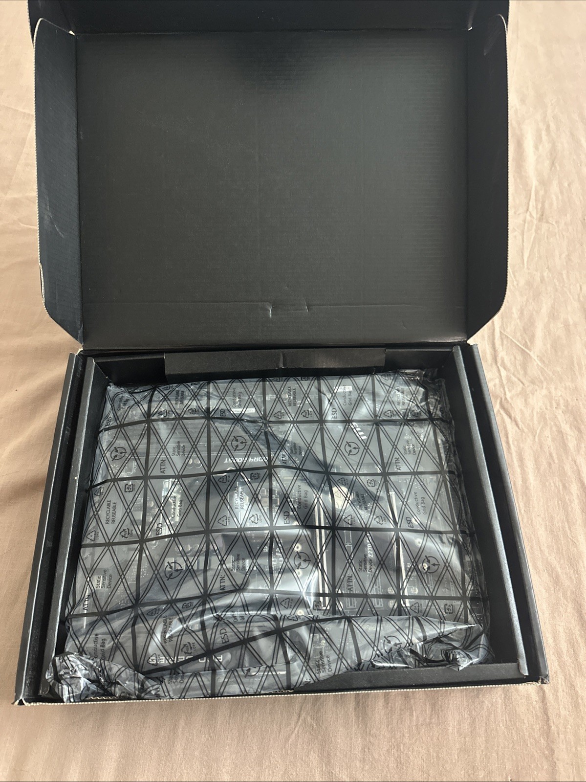 MSI Z270 SLI ATX Motherboard LGA 1151 Intel Z270 HDMI DDR4 + (4x4=16GBDDR4 Ram)