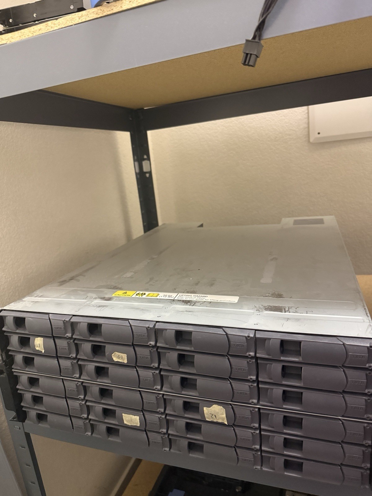 NetApp DS4246 Disk Array Shelf W/ 24x SAS SATA Trays 2x IOM6 Expansion JBOD