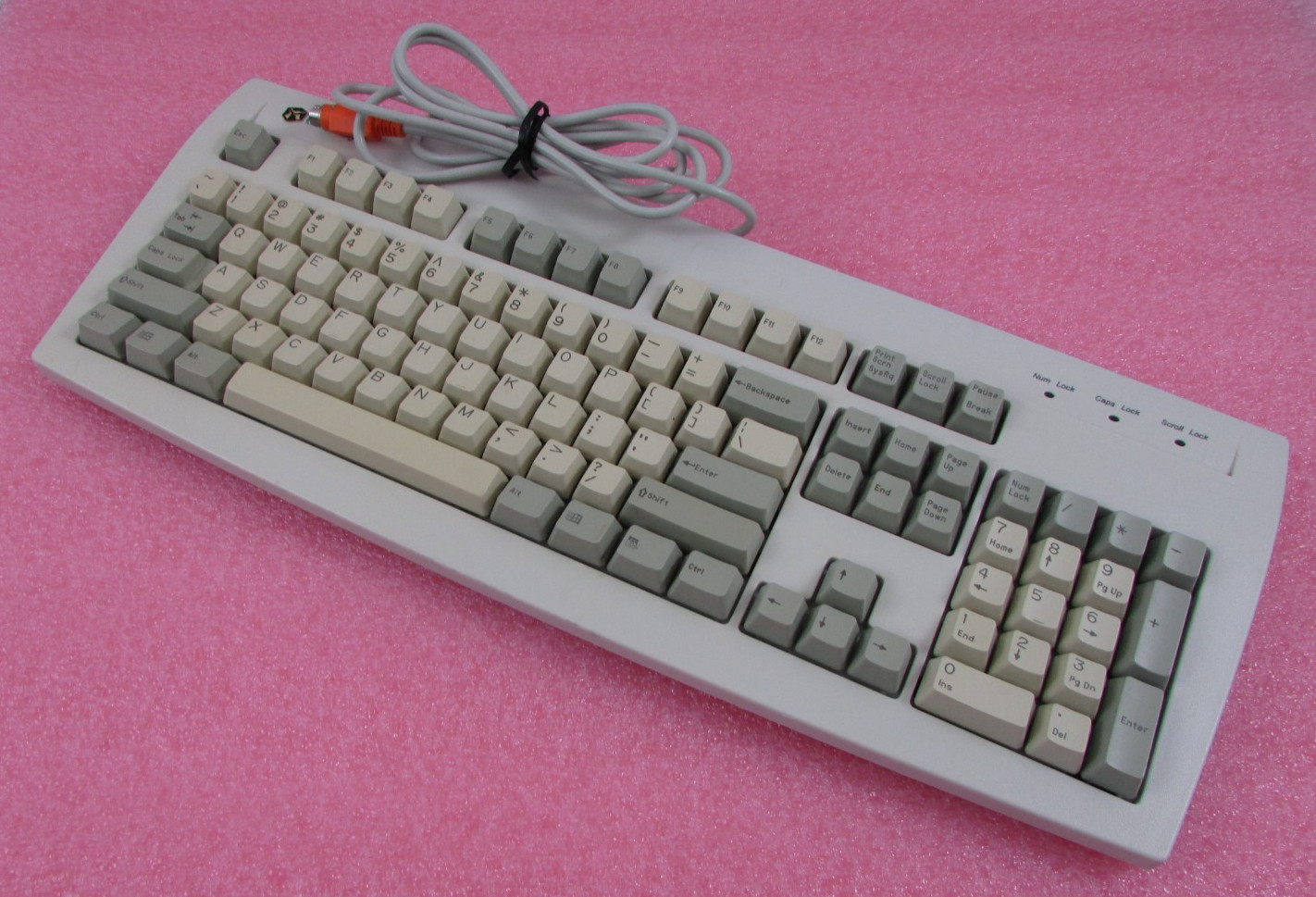 Vintage Gateway 7001628 Wired Keyboard White Standard 104 keys