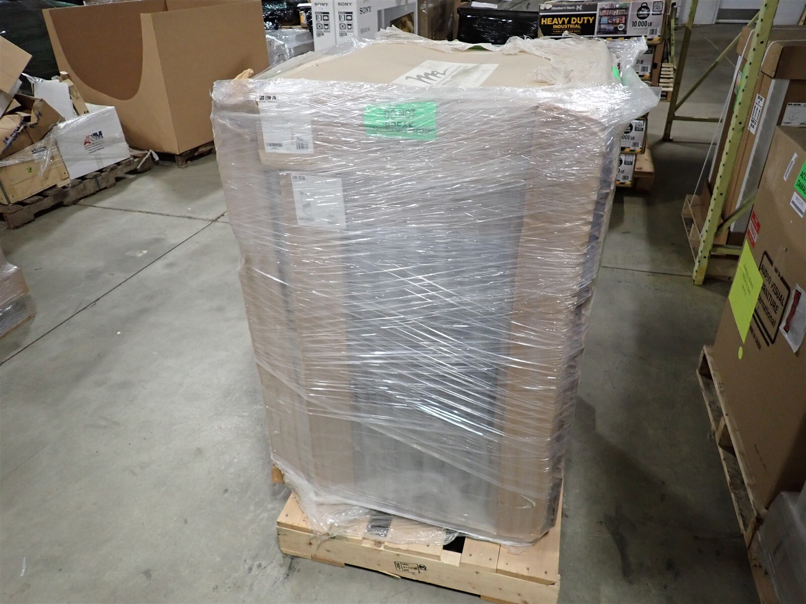 NEW Middle Atlantic ERK-1828 18RU 22" W Standalone Rack w Caster & Door