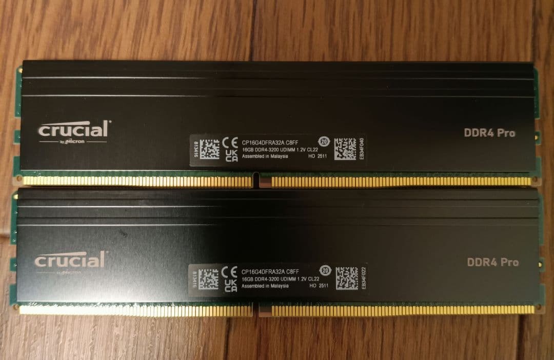 Crucial DDR4-3200 32GB (16GBx2) Desktop RAM with Heatsink Used