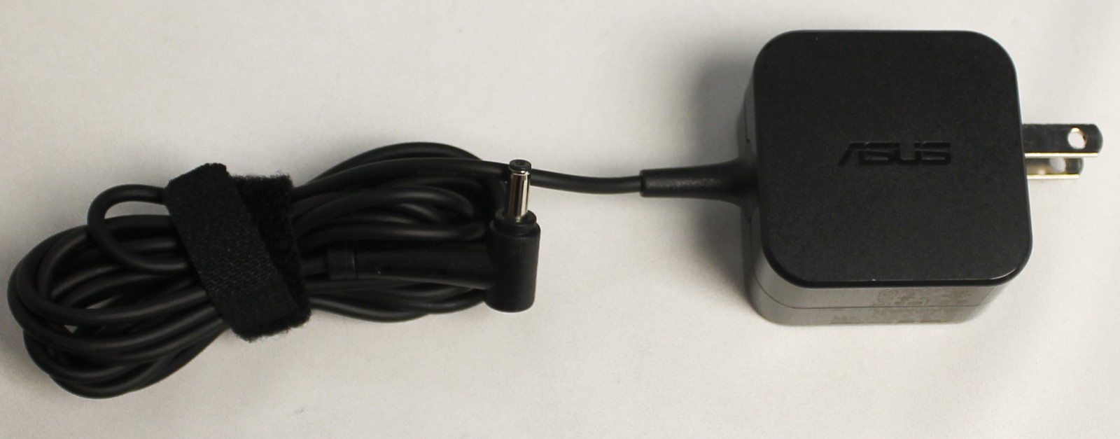 ADP-33AW-Y ASUS ADAPTER 33W 19V 2P(4PHI) EU TYPE TP401NA TP401CA SERIES GRADE A