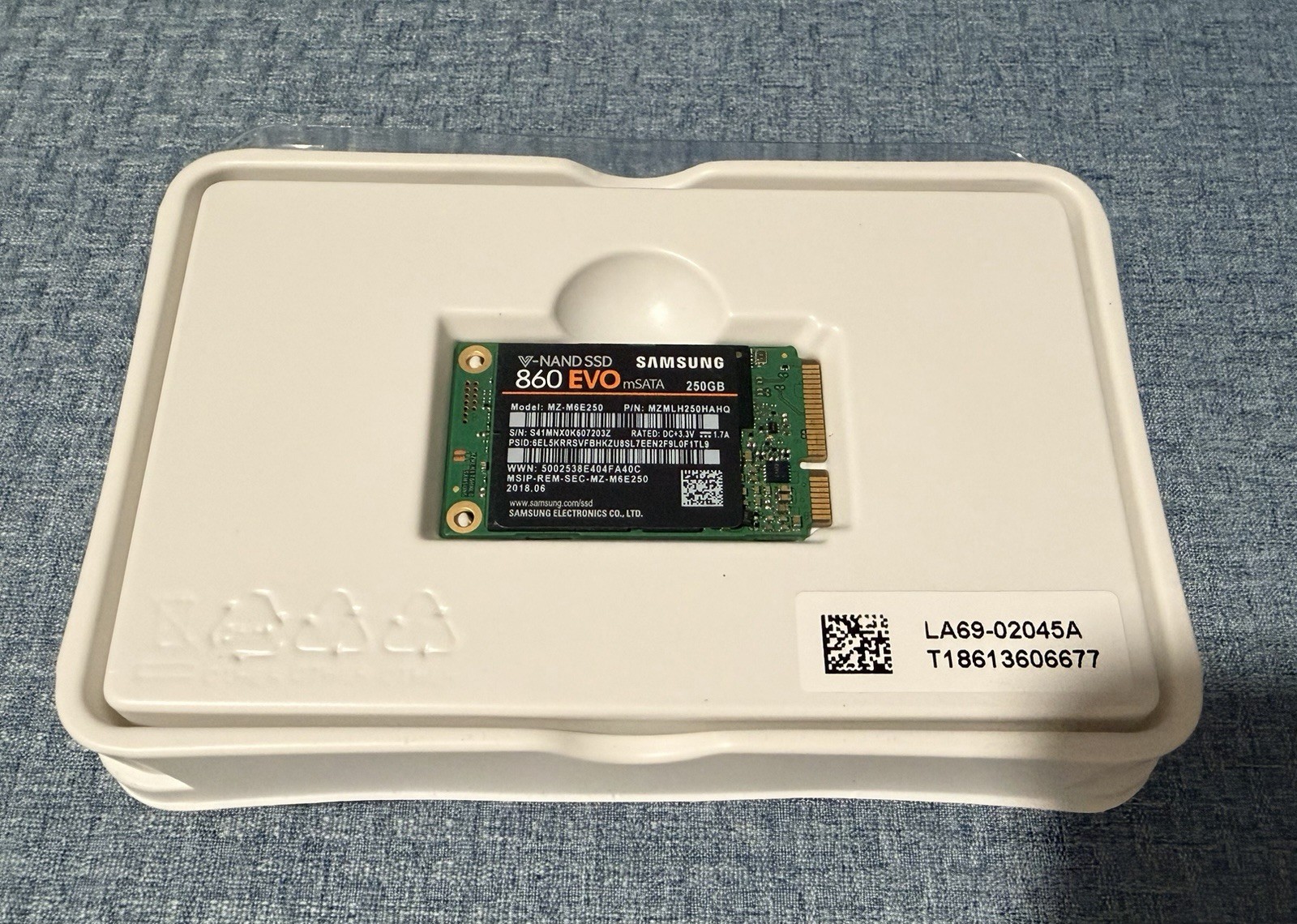 Samsung 860 EVO 250GB SATA 6Gb/s M.2 2280 Internal SSD MZ-M6E250 New