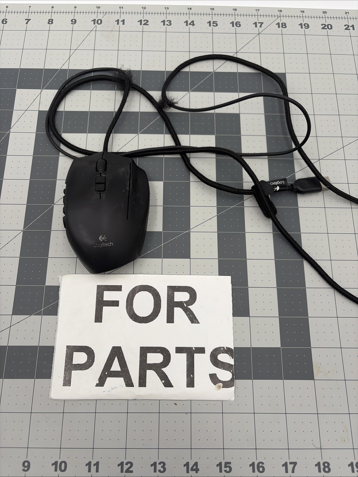 Logitech G600 Wired MMO Gaming Mouse Black **For Parts**