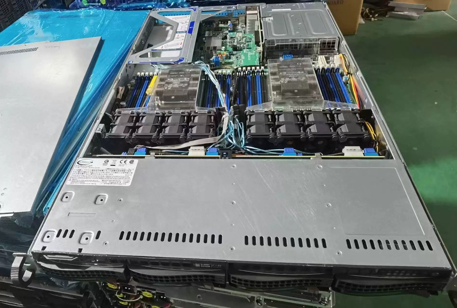 SYS-6019U-TN4R4T Server 1U 4X3.5 750w X11DPU 2X 8124M 18Core 8X 32G 2666 1T U2