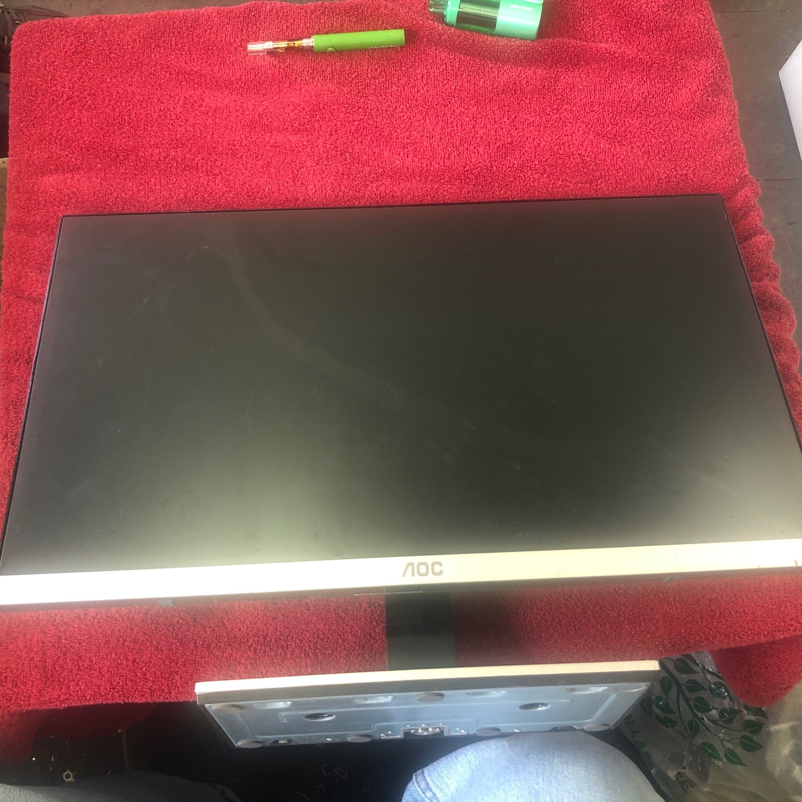 AOC Monitor 230LM00023 I2367F 23” 1080p LED Monitor- Parts  Cracked Screen