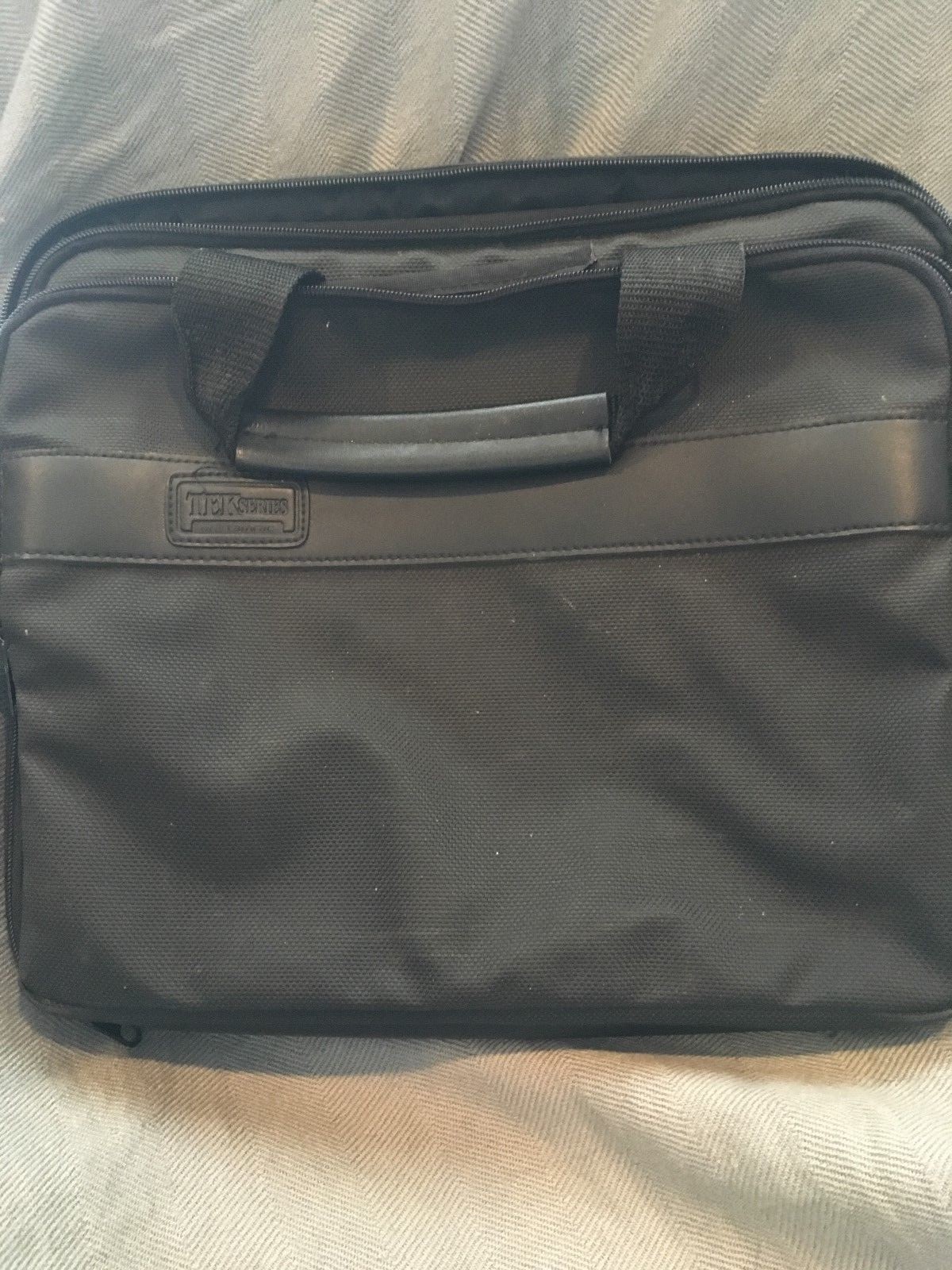 BRAND NEW Tamrac TEK Series,  Laptop Tote Notebook carrying case for up to 12"