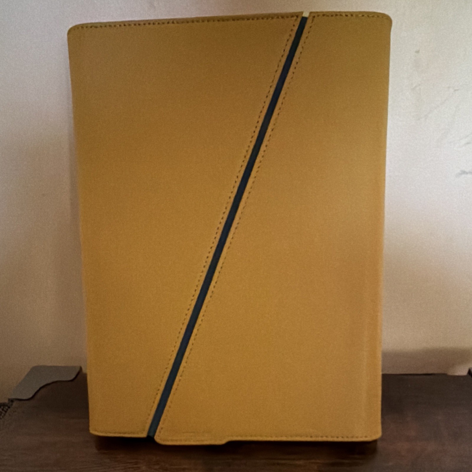 Targus Leather Tablet Cover Tan Blue Protective Case 10in x 7in x 1in