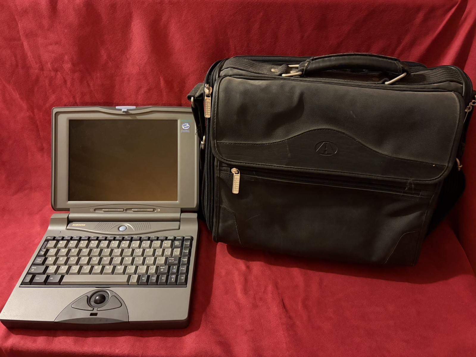 Vintage Samsung Sens 800 Laptop Computer w Charger, Case for Parts/Repair
