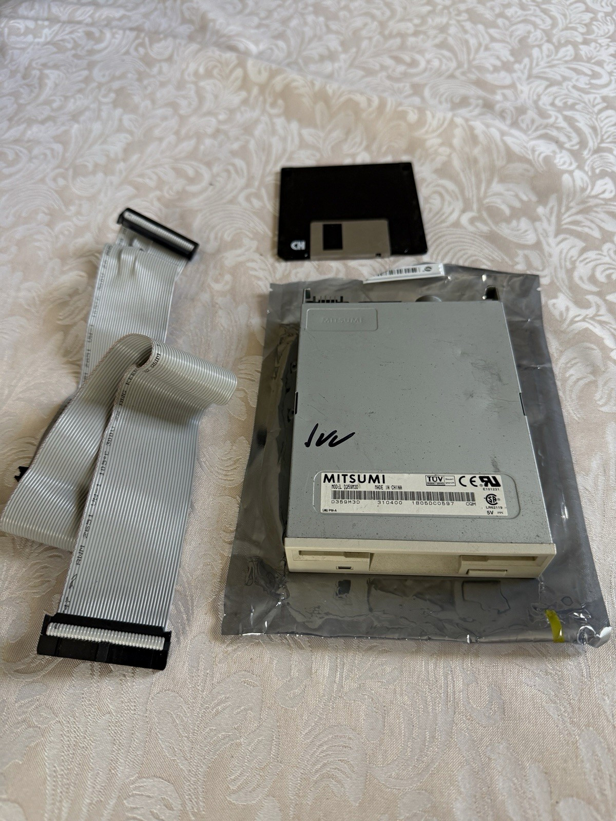 Mitsumi D359M3D 3.5” Internal Floppy Drive 34-Pin Beige + Ribbon Cable Disk