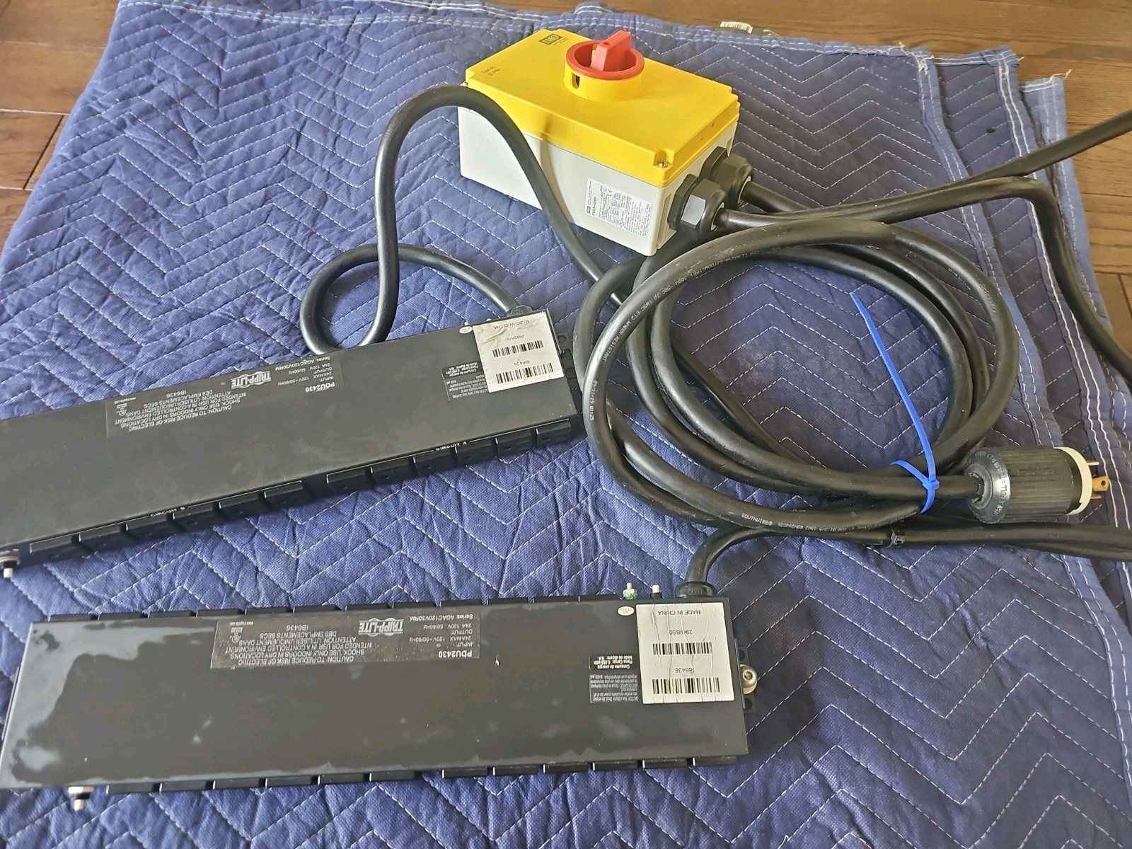Tripplite PDU2430  24-Outlet Basic PDU Power Distribution Unit. w/ Cable & Imo 
