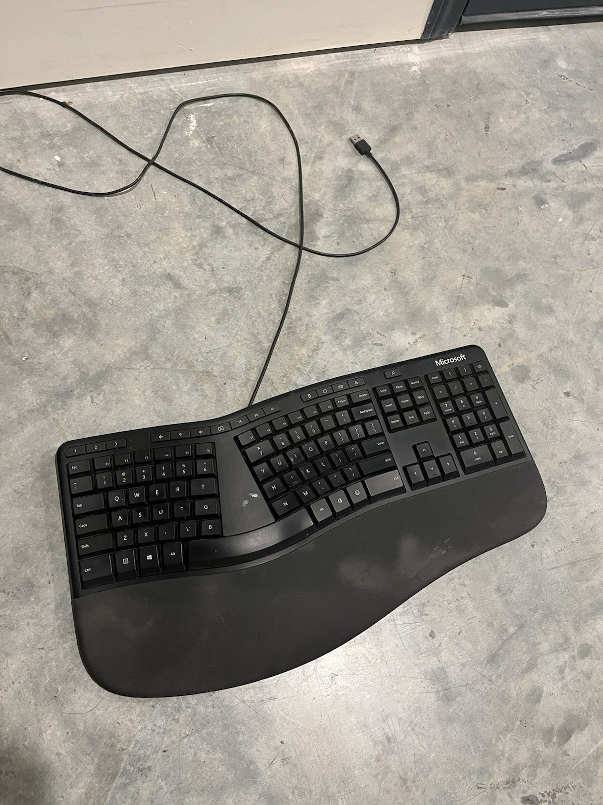 Microsoft LXM-00001 Model 1878 Wired USB 2.0 Ergonomic Keyboard Black Tested