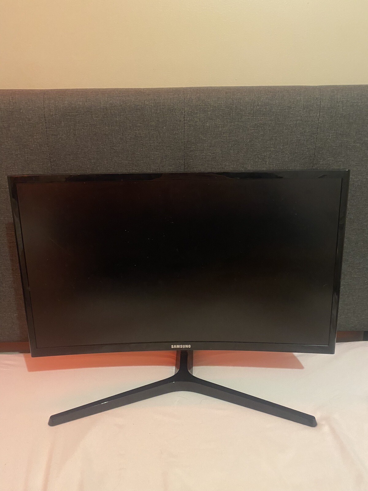 Samsung Odyssey CRG5 24" 1920 x 1080 LED Monitor - LC24RG50FZNXZA