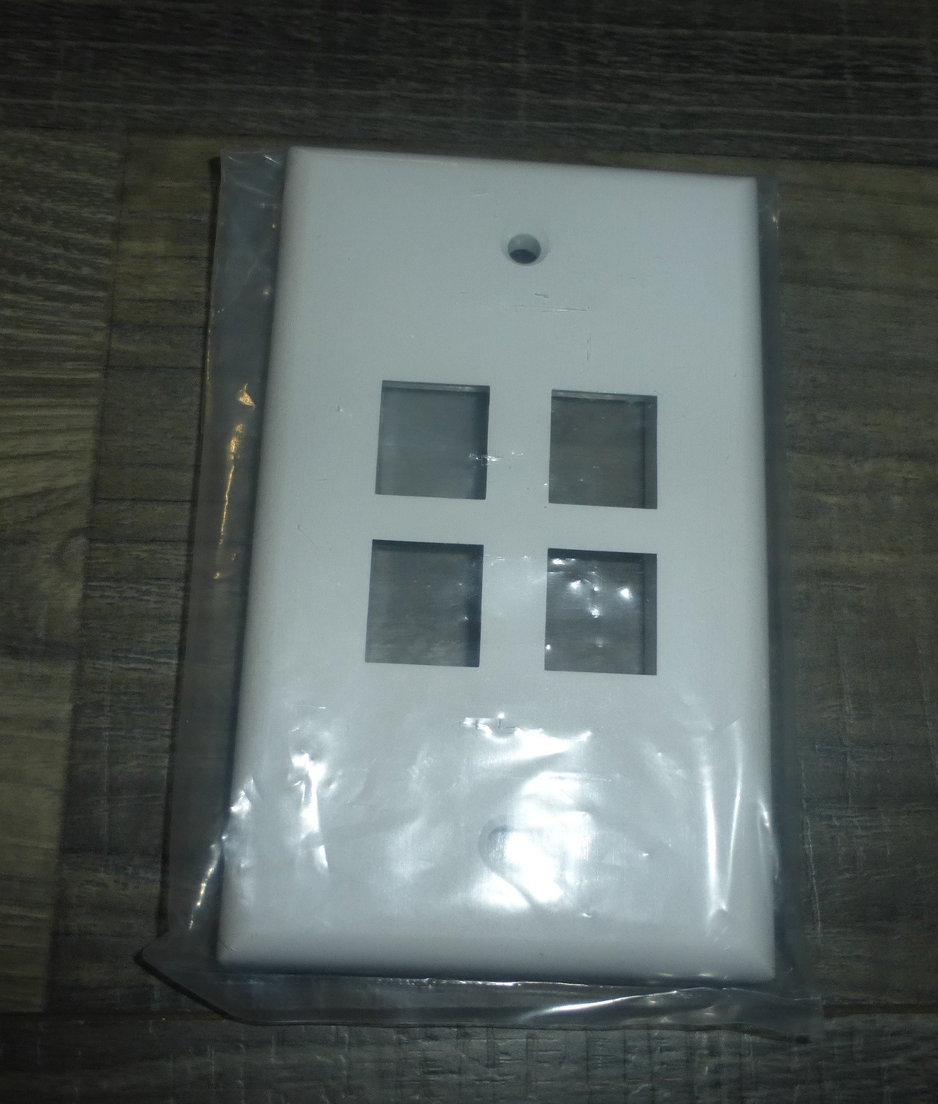 Leviton 41080-4GP Single-Gang QuickPort Wallplate 4-Port WHITE