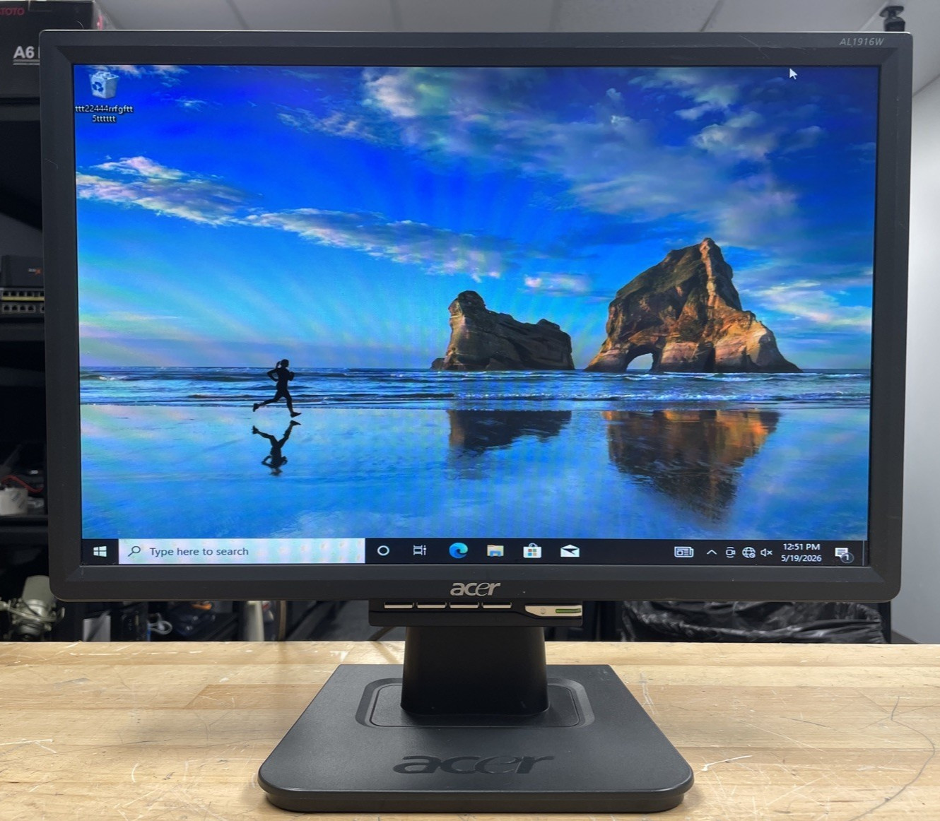 Acer AL1916W LCD 19 Inch Computer Monitor with Cables