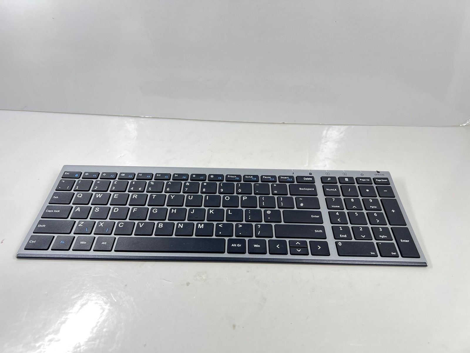 Seenda Ultra-Slim Full-Size Wireless Bluetooth Keyboard Black Silver