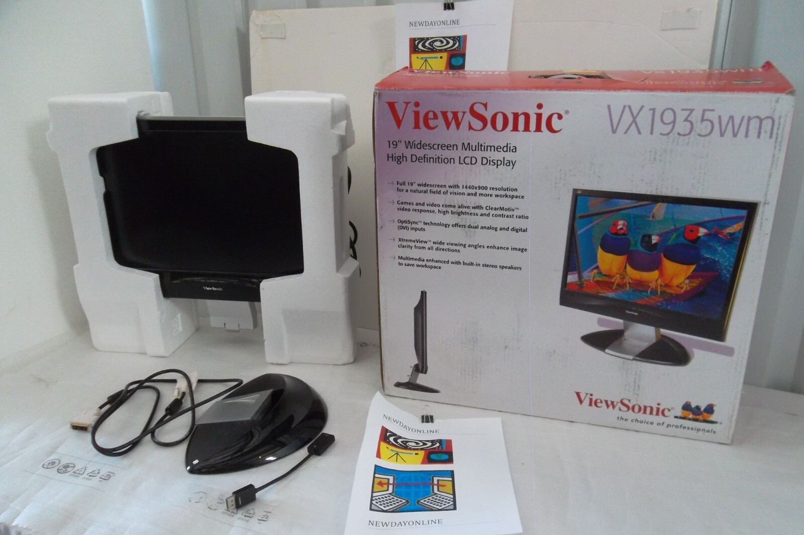 ViewSonic VX1935wm 19" Widescreen Monitor DVI VGA ClearMotiv Technology VS11307