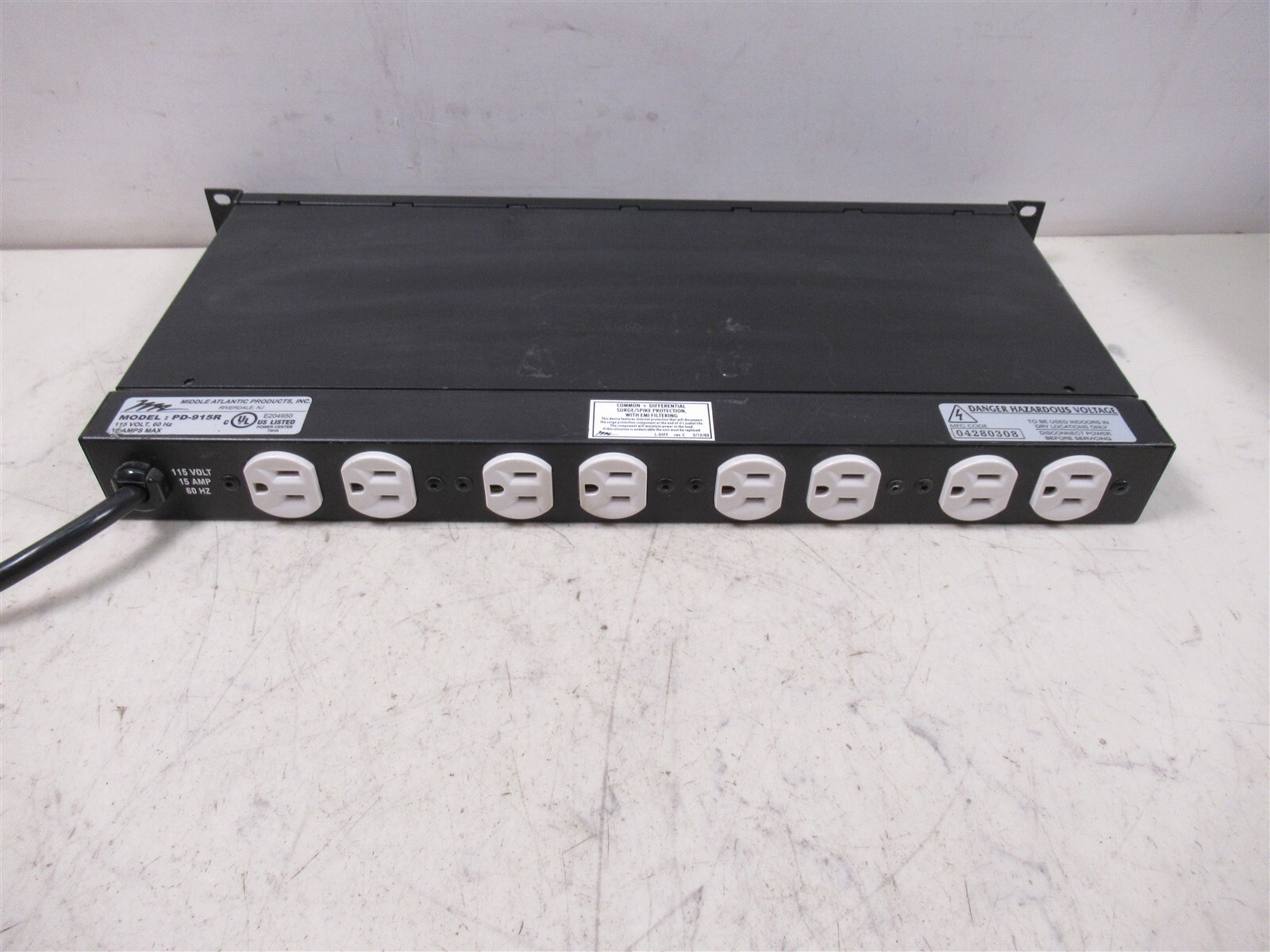 9 Outlet Surge Protector Middle Atlantic Products PD-915R Power Center w/ EMI