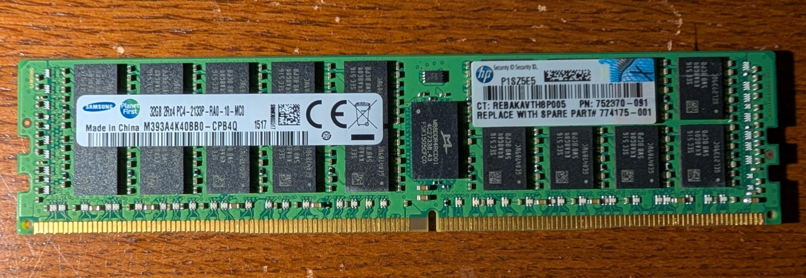 Samsung 32GB 2Rx4 DDR4 PC4-2133P M393A4K40BB0-CPB4Q ECC Server Memory Module