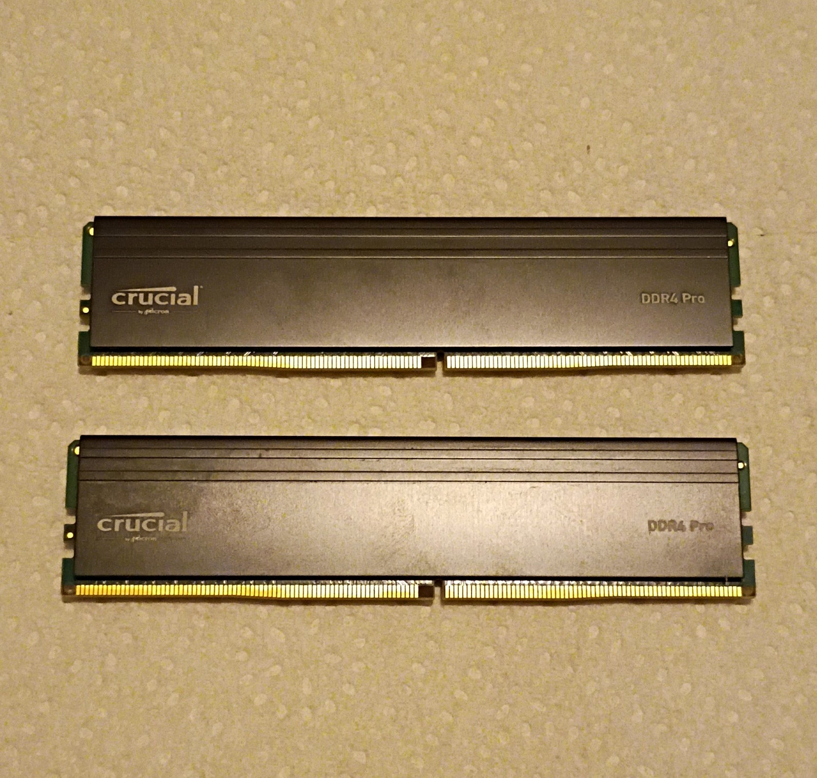 Crucial DDR4 Pro 32GB (2x16GB) DDR4-3200 UDIMM CL22 1.2V CP16G4DFRA32A
