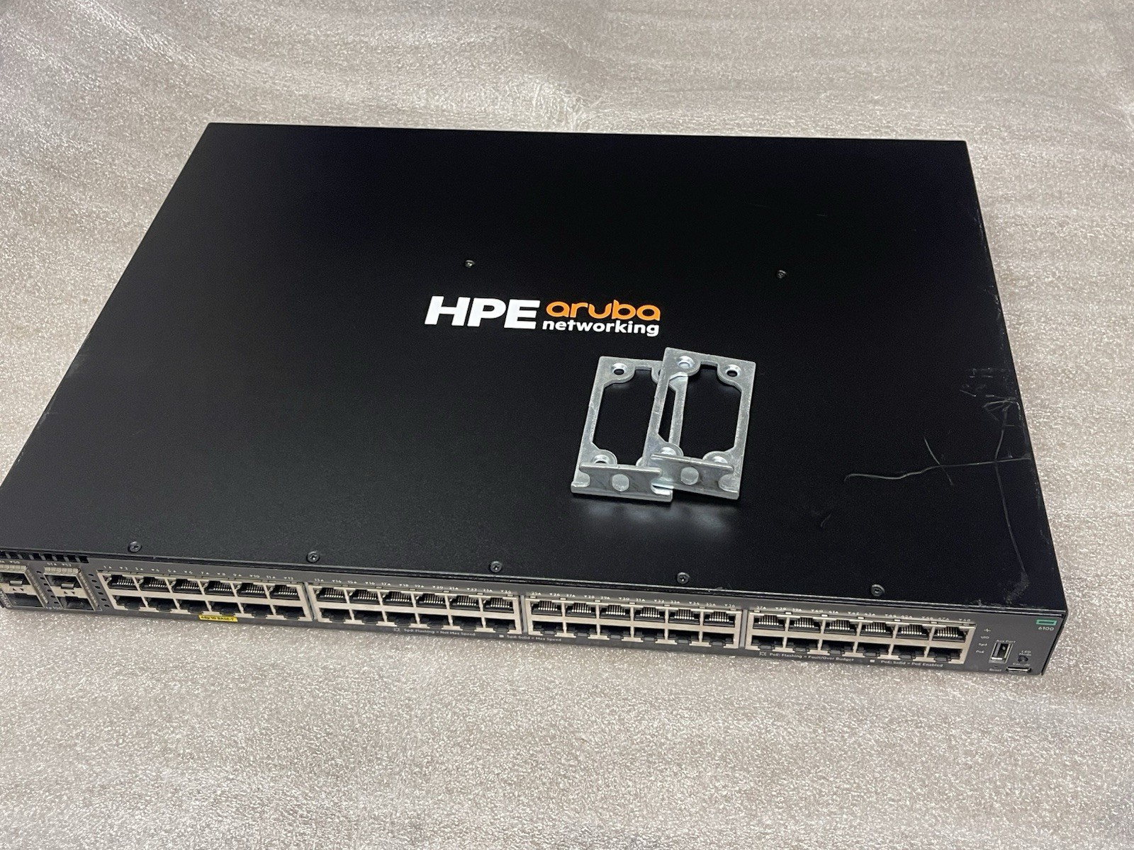 R9Y04A HPE Aruba CX 6100 48G Class 4 PoE 4SFP+ 740W Switch with Rackears #2 READ