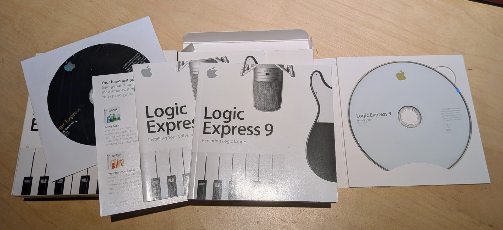 Apple Logic Express 9 Music Editing/Composing for Intel-based (Mac) CIB Used