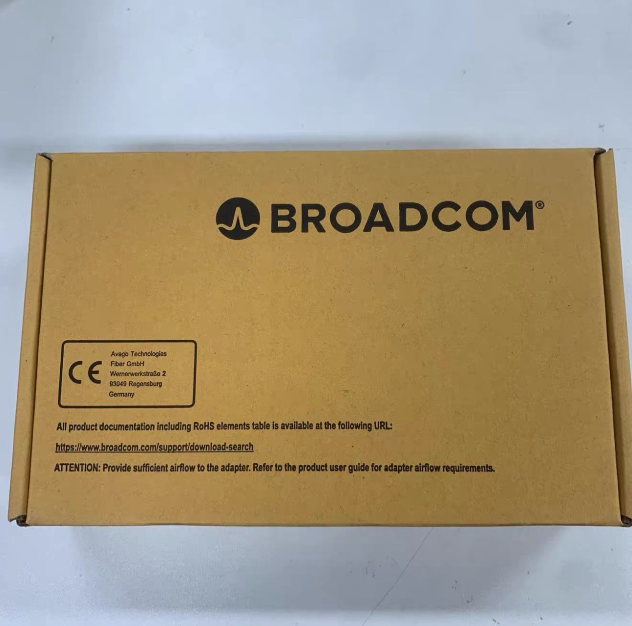 Broadcom HBA 9500-8e Tri-Mode storage controller SATA 6Gb/s SAS 12Gb/s PCIe New