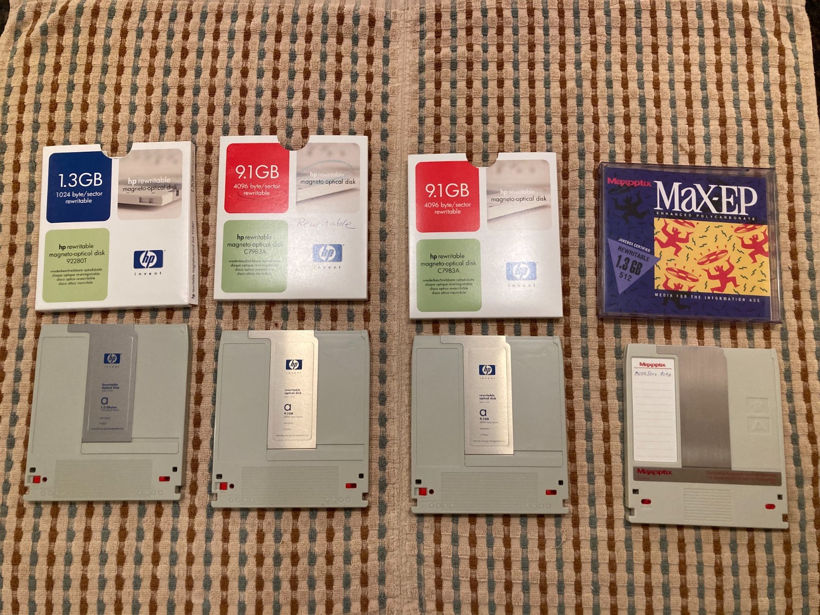 LOT of 14 Verbatim HP Maxoptix write-once rewritable magneto-optical (MO) disks