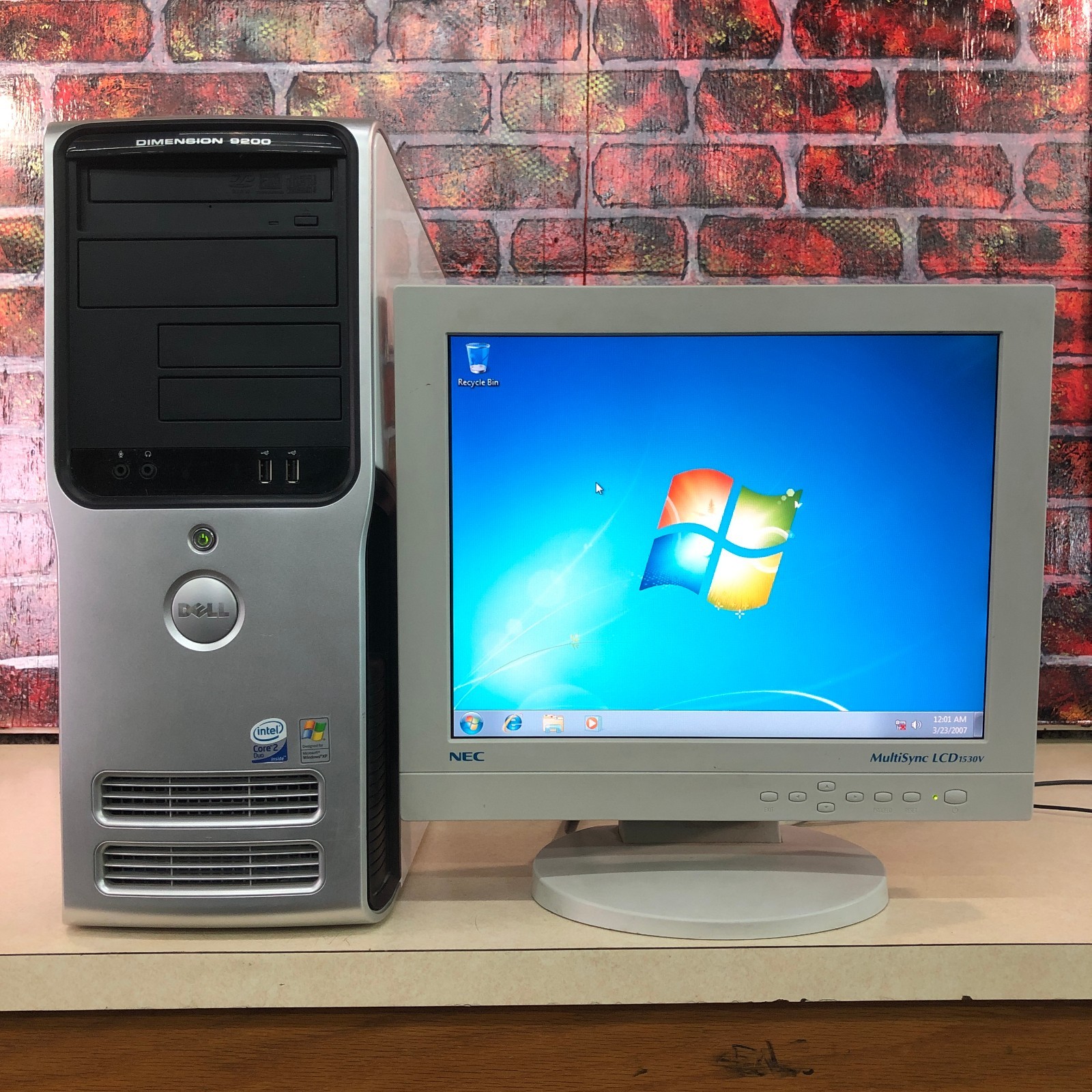 Dell Dimension 9200 PC Retro Gaming Core 2 2.40GHz 2GB RAM (Windows 7 Pro)