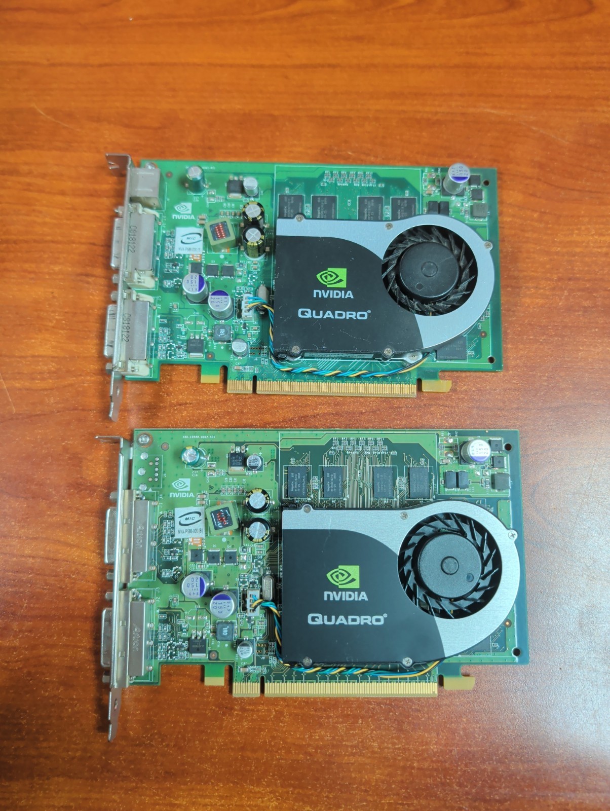 Lot Of 2-Nvidia Quadro FX 1700 512MB PCI-E And Quadro FX 570 454317 0WX397