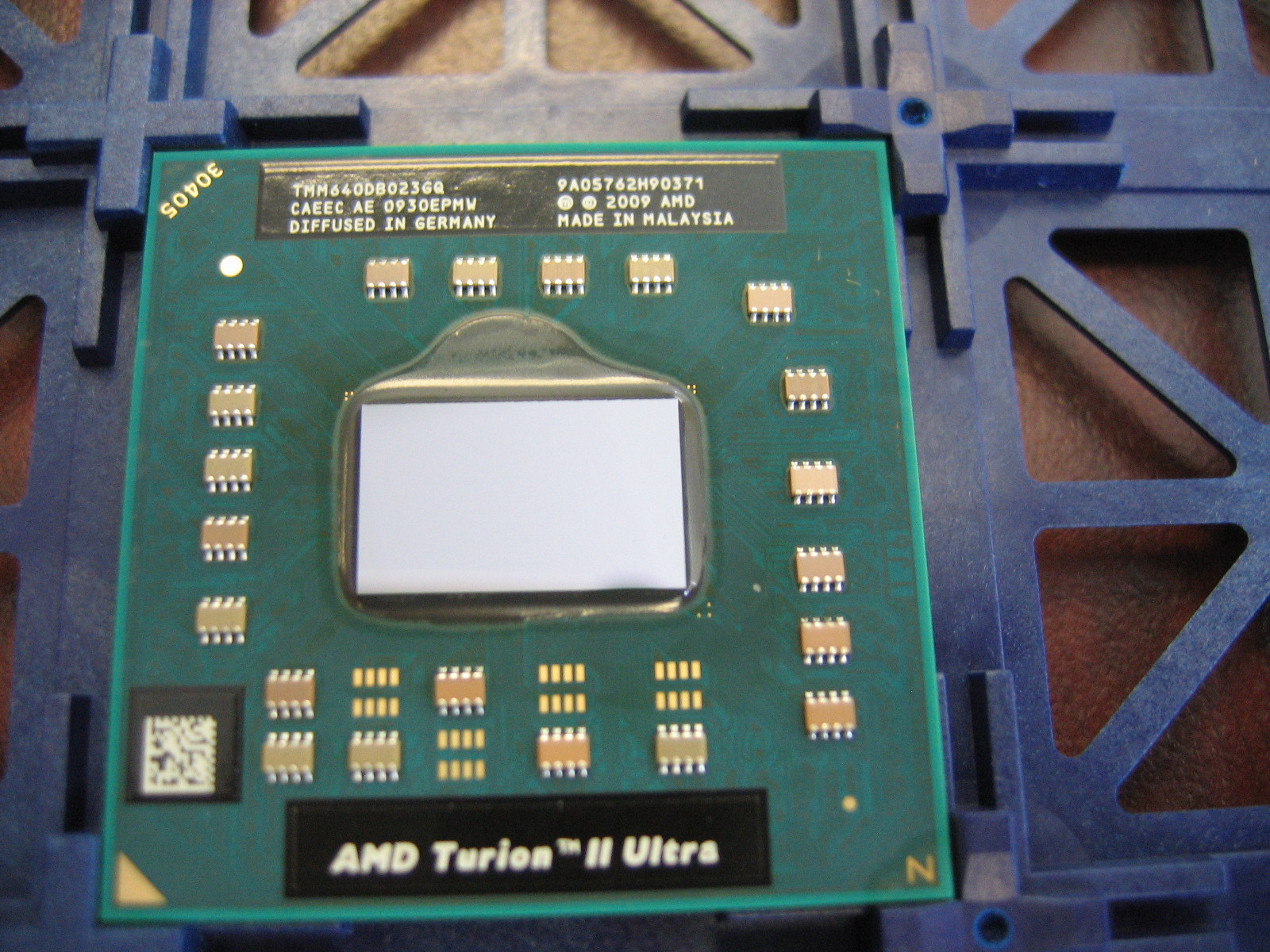 NEW AMD Turion II Ultra M640 TMM640DBO23GQ Mobile CPU