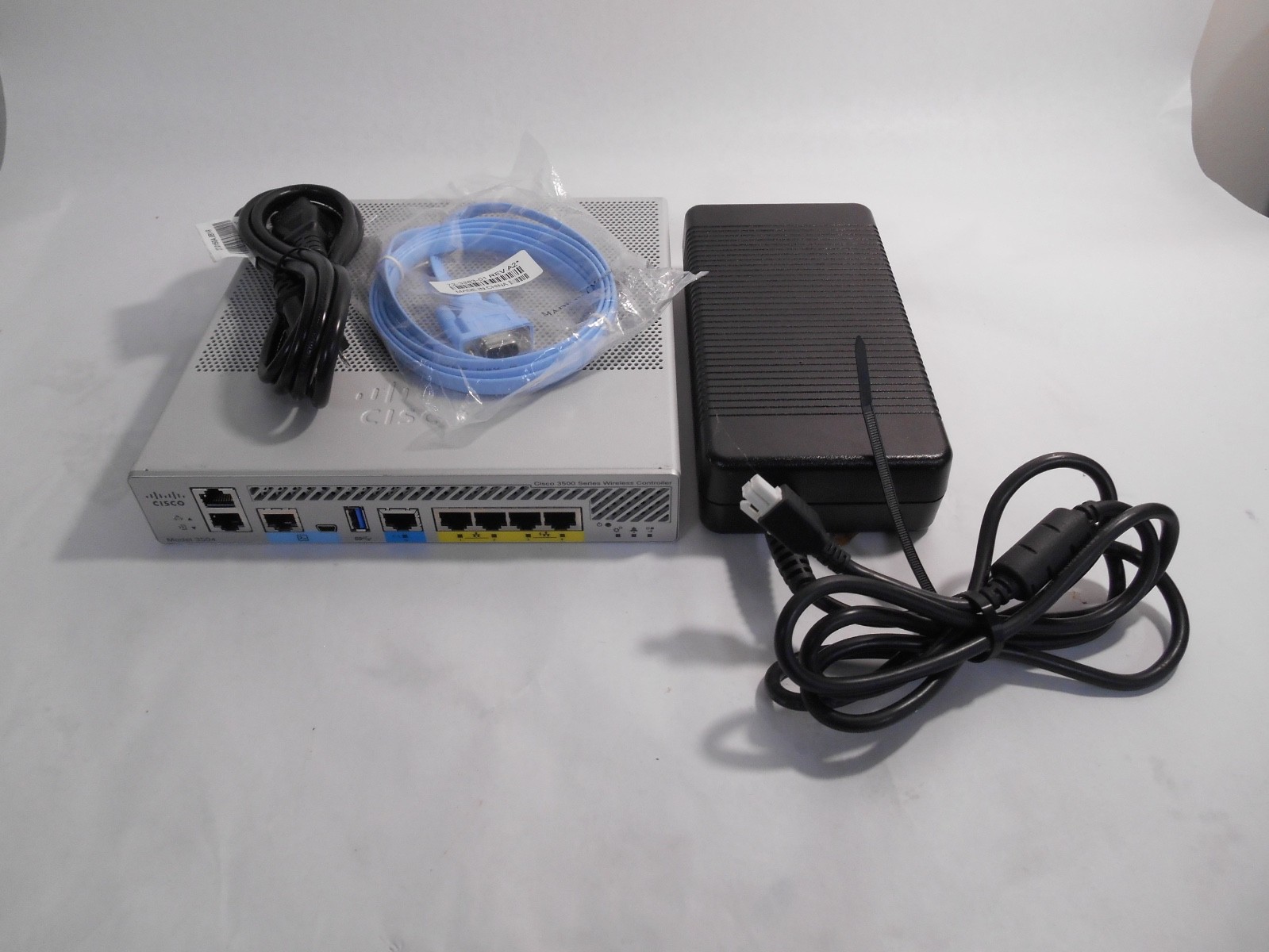 Cisco  AIR-CT3504-K9 3504 Wireless LAN Controller + AC Power &console cable
