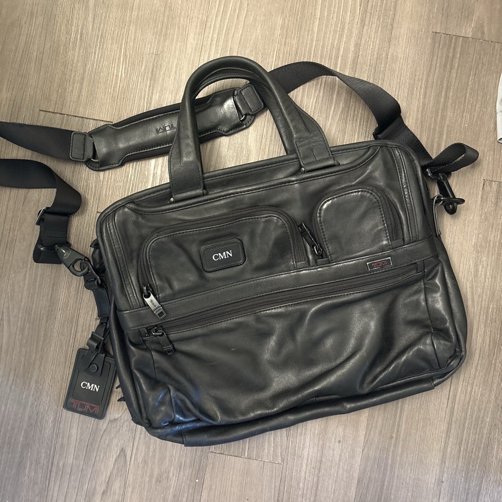 TUMI Black Leather Briefcase Padded Partitions Outer Pockets 96141D2