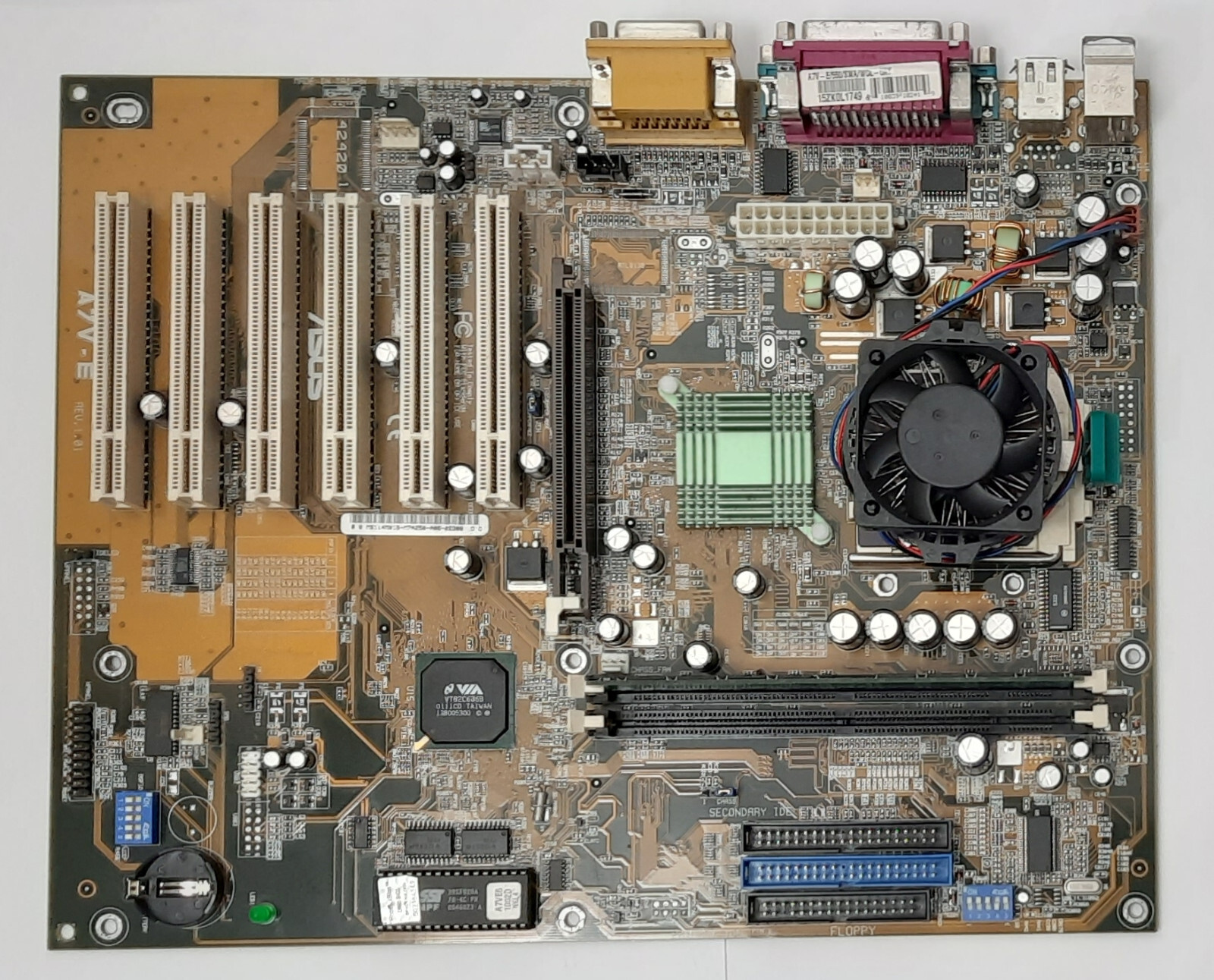 ASUS A7V-E Socket A AGP Retro Motherboard + AMD Athlon 750MHz + 256MB SD RAM