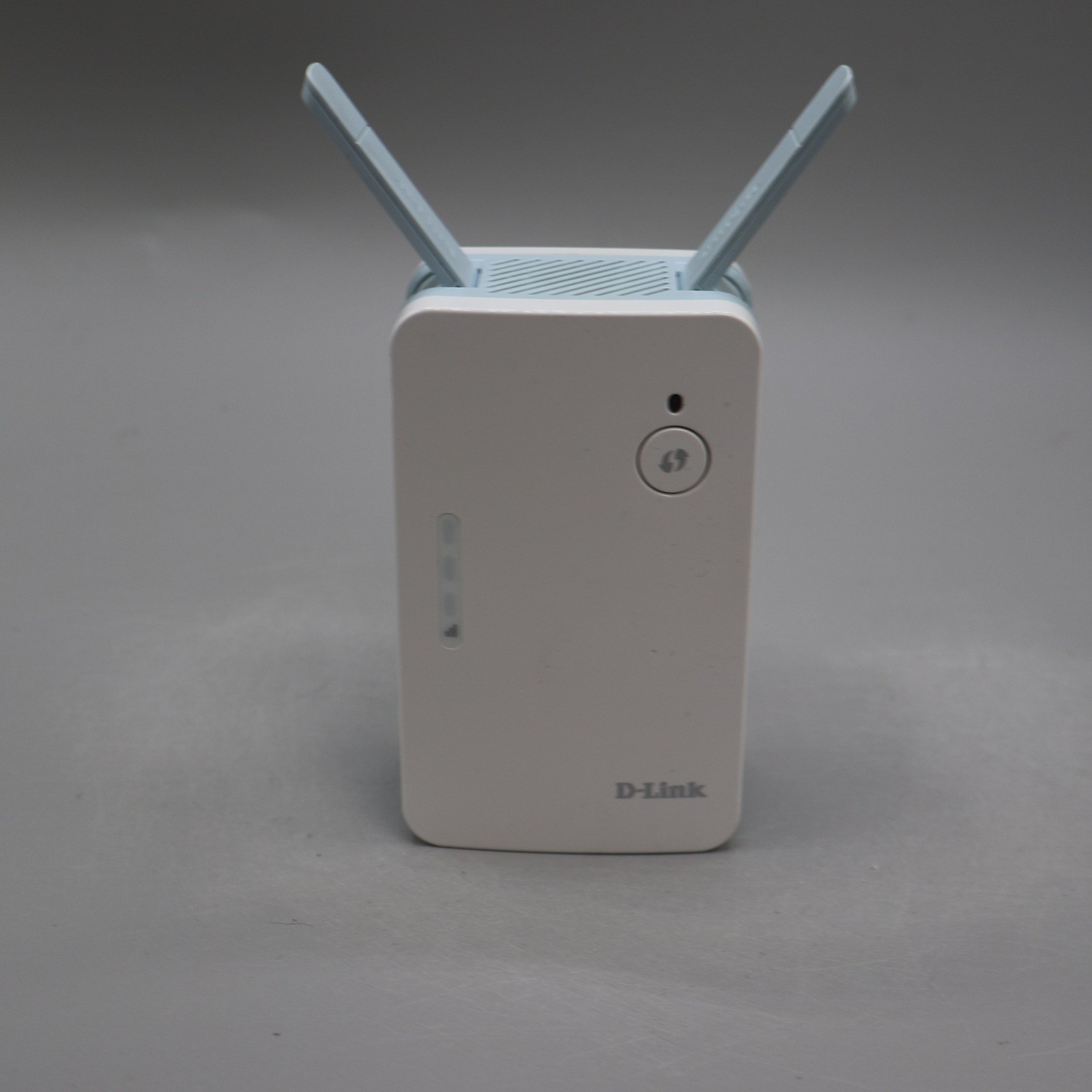 D-Link E15 Eagle PRO AI AX1500 Mesh Wi-Fi 6 Range Extender White Blue E15/LNAA1