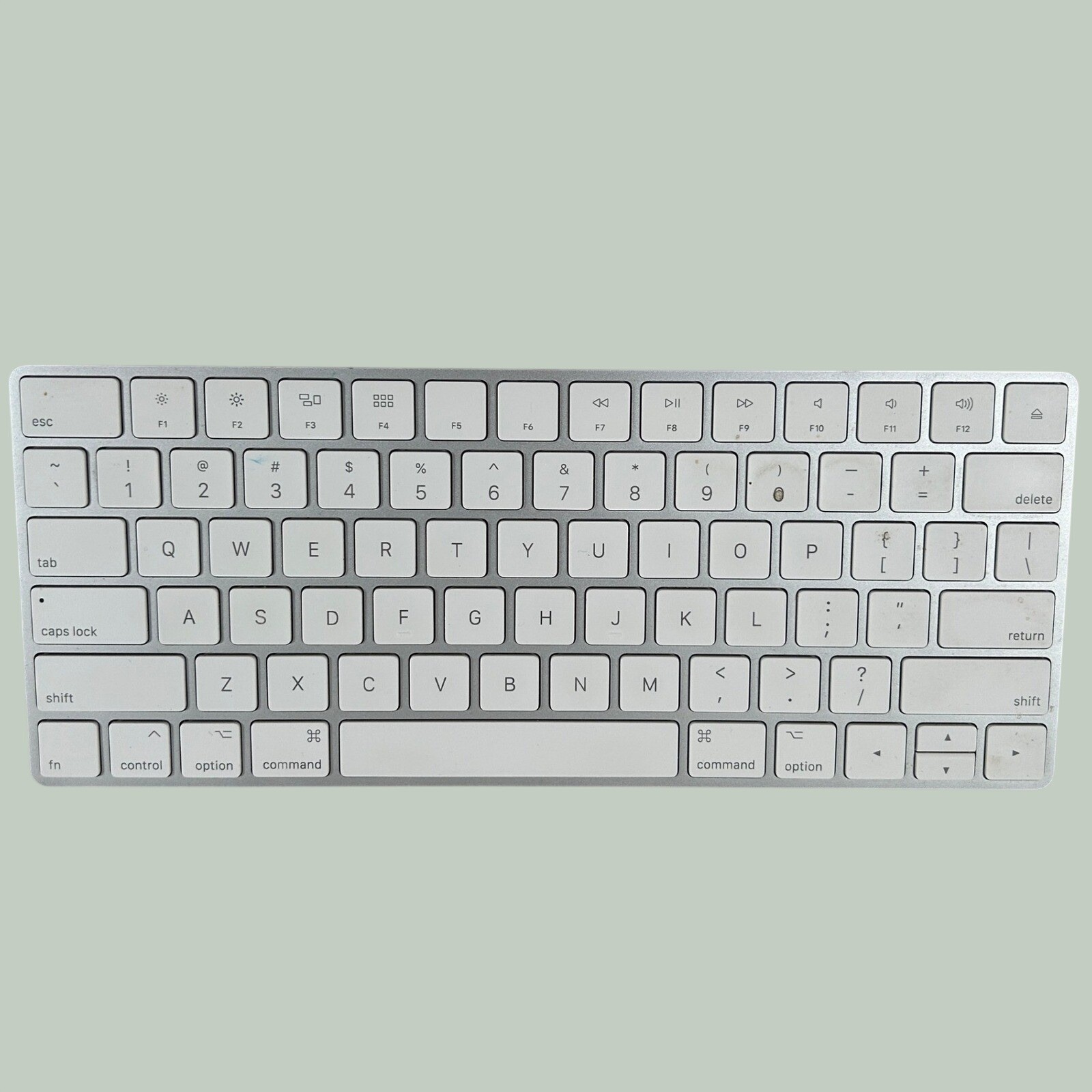 Apple Magic Keyboard A1644 Wireless Bluetooth Silver MLA22LL/A Rechargeable