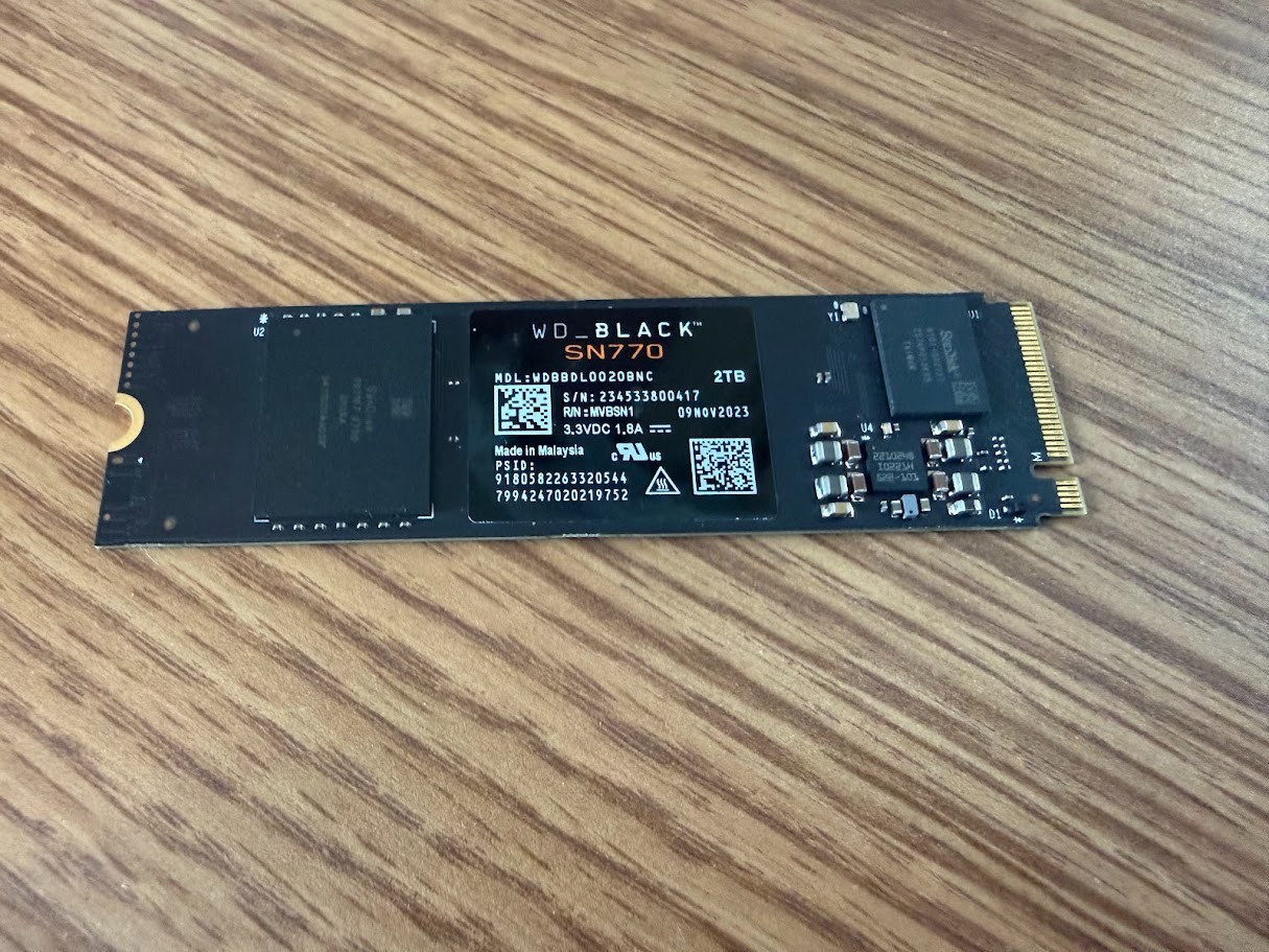 100% health 2TB Western Digital WD_BLACK SN770 NVMe PCIe4.0x4