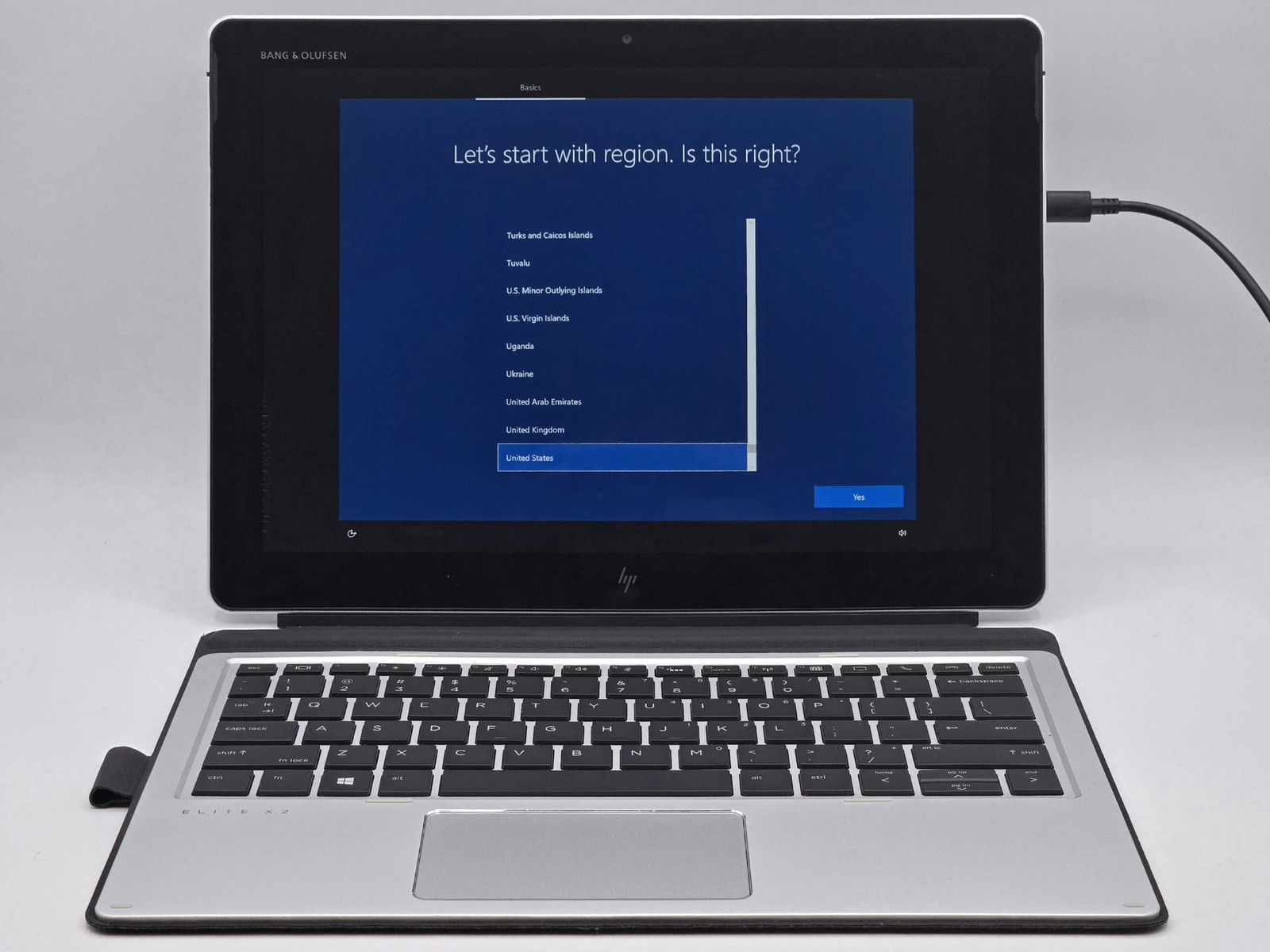 HP Elite x2 1012 G2 2-in-1 12" 2736 x 1824 Touch I3-7100U 256GB 4GB W10P *READ*