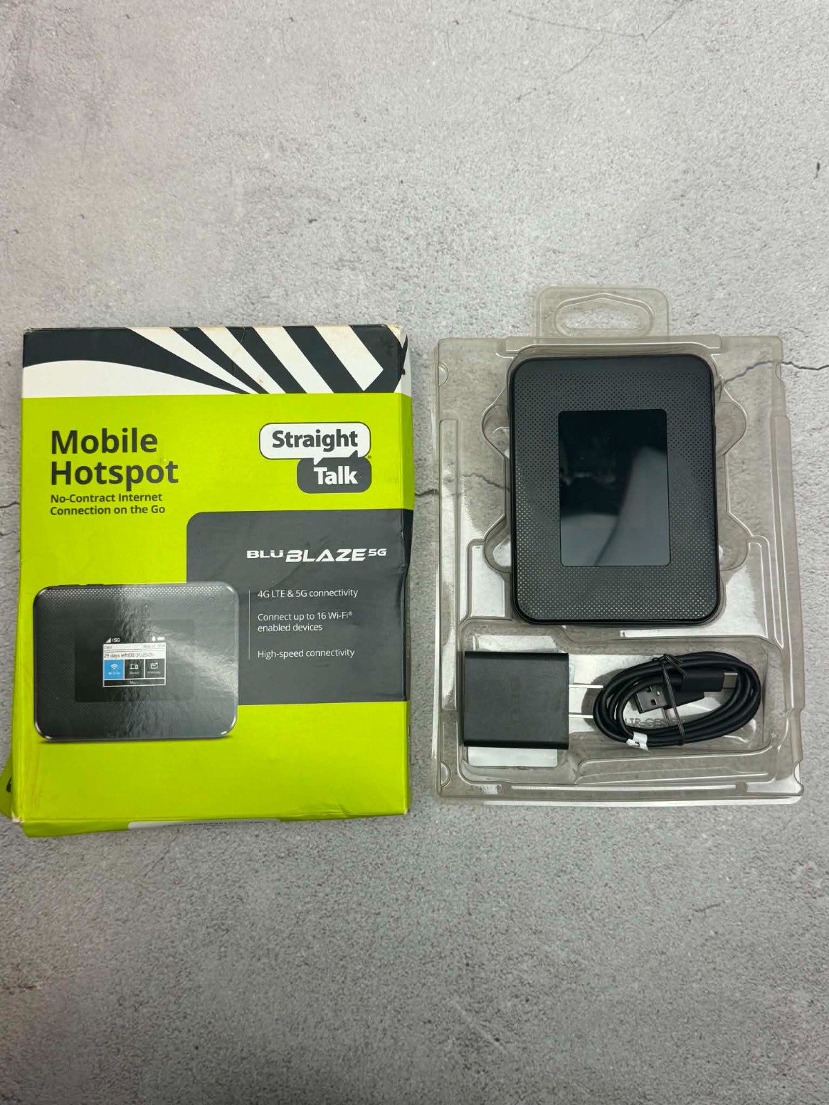 Straight Talk BLU M100 Hotspot, 5G, 8GB, Black.