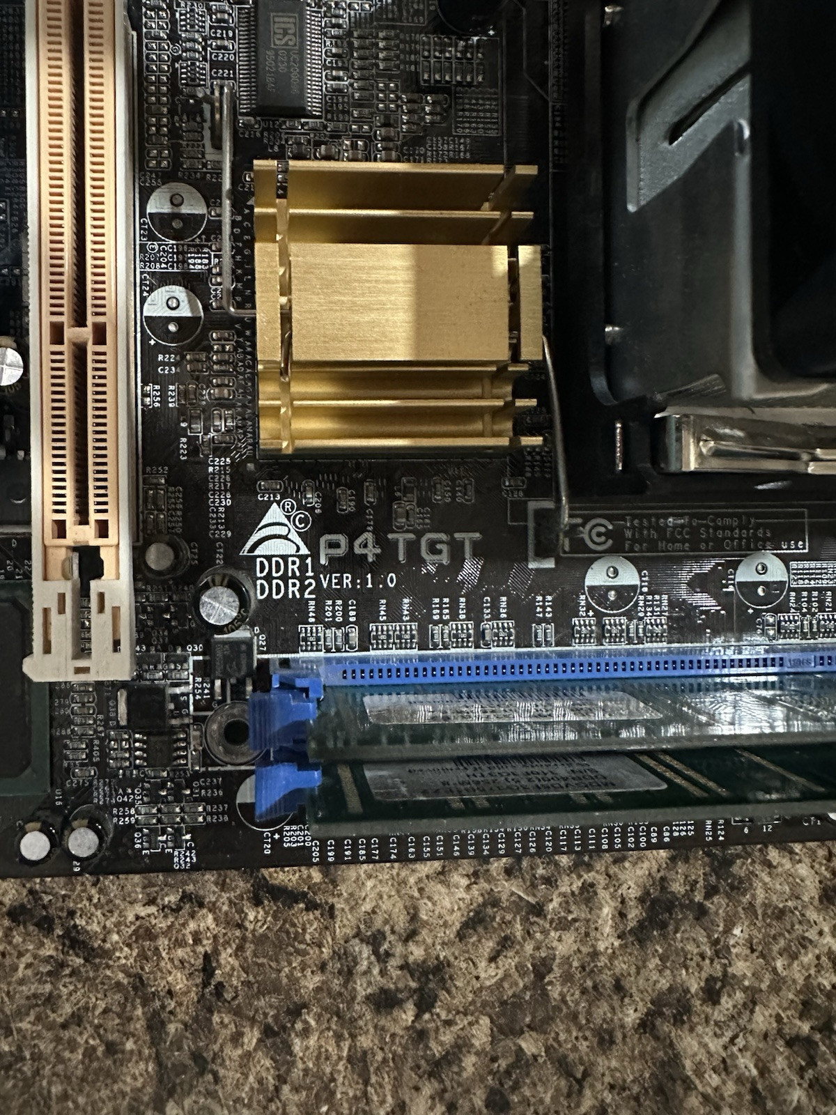 Biostar P4tpt Ver.1.0, Lga 775, Intel 845pe Motherboard +pentium 4