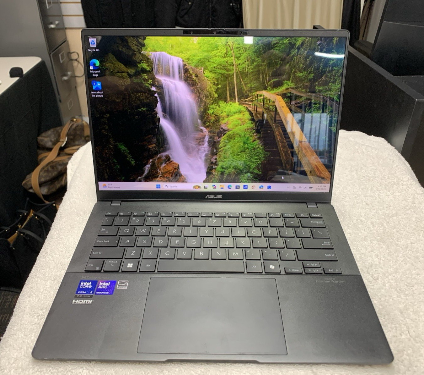 Asus Vivobook S 14" OLED Laptop (Intel Ultra 5 512GB 16GB) Q423SA-U5512 Laptop