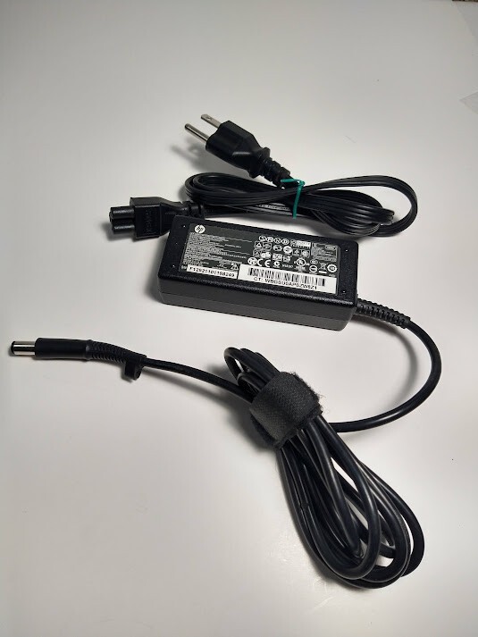 Genuine HP  AC power Adapter 608425-002 PPP009H 65W